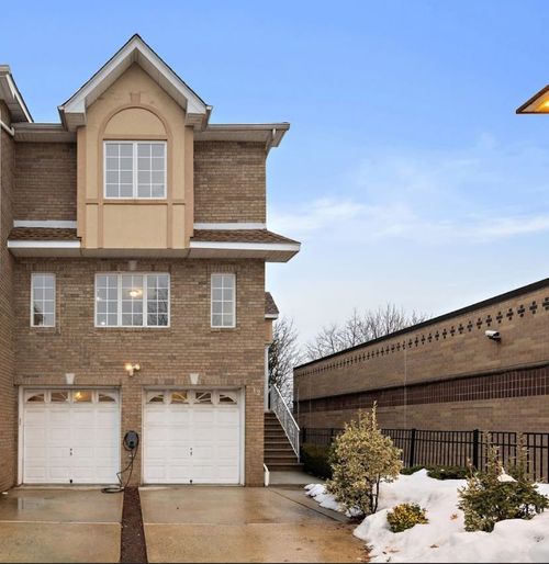 12 Liberty Ct, Secaucus, NJ, 07094 | Card Image