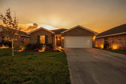 4749 Airmen Dr, Crestview, FL, 32539-8418 | Card Image