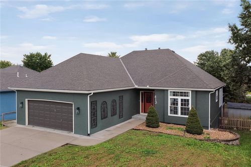 413 Shannon Ave, Smithville, MO, 64089-8286 | Card Image