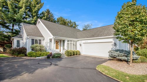 4519 Thornberry Dr Se, Grand Rapids, MI, 49546-8201 | Card Image