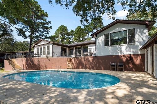2002 W Lake Dr, Gladewater, TX, 75647-3204 | Card Image