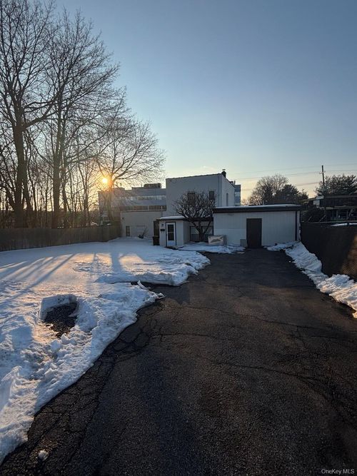 28 Walt Whitman Rd, Huntingtn Sta, NY, 11746-4107 | Card Image