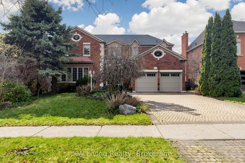 22 Ava Crescent, Richmond Hill, ON, L4B2W9 | Card Image