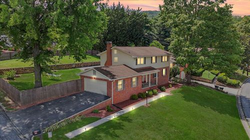 5704 Castle Rock Rd, Roanoke, VA, 24018-6106 | Card Image