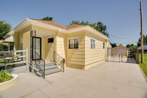 1214 W James Ave, Enid, OK, 73703-4538 | Card Image