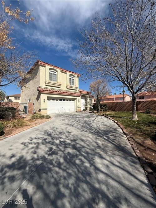 5214 Monterey Park Cir, Las Vegas, NV, 89146-6882 | Card Image
