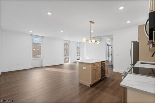 100-21 Lincoln Park, Newark, NJ, 07102-2301 | Card Image