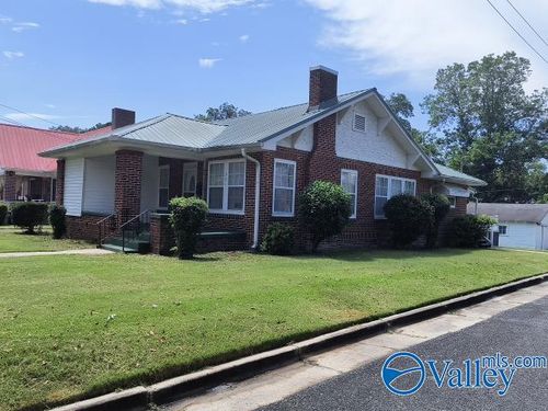 301 S 8th St, East Gadsden, AL, 35903-2404 | Card Image