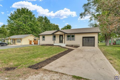 831 Elm St, Lawrence, KS, 66044 | Card Image