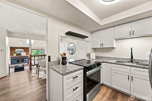 w-1314 Evergreen Park Dr Sw, Olympia, WA, 98502-5966 | Card Image