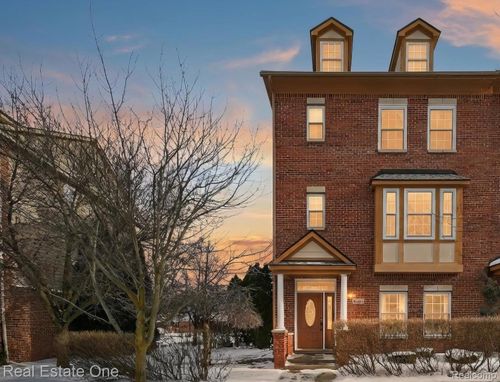 1615 Town Commons Dr, Howell, MI, 48855-6803 | Card Image