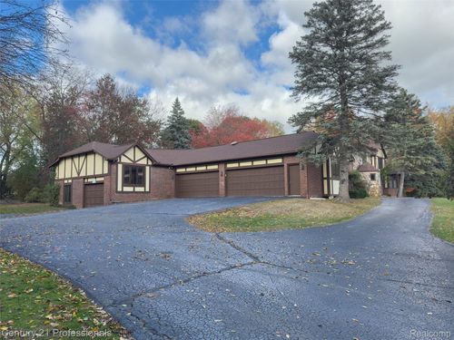 303 E Snell Rd, Rochester, MI, 48306-1857 | Card Image