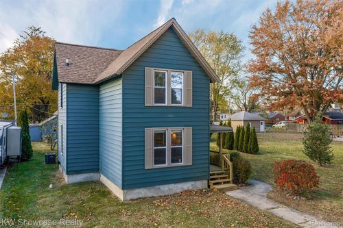 84 Moross St, Mount Clemens, MI, 48043-2210 | Card Image