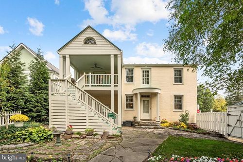 300 W German St, SHEPHERDSTOWN, WV, 25443-1220 | Card Image