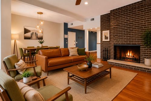 1e-1048 Byron St, Chicago, IL, 60613-5012 | Card Image