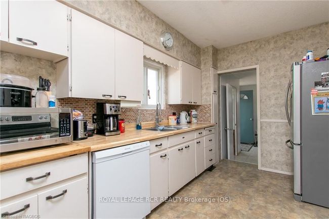 1095 2nd Ave W, House other with 3 bedrooms, 0 bathrooms and null parking in Owen Sound ON | Image 25