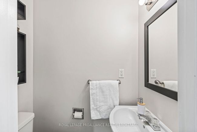 823 Datzell Lane, Condo with 3 bedrooms, 2 bathrooms and 1 parking in Kingston ON | Image 14