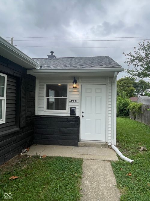 6228 E 21st St, Indianapolis, IN, 46219-2104 | Card Image