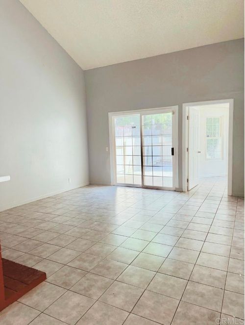 1135 Manzana Way, San Diego, CA, 92139-1439 | Card Image