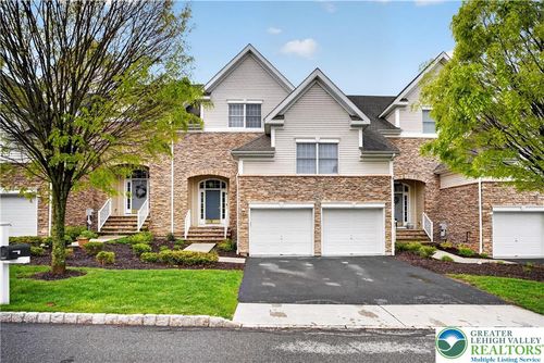 560 Quaker Ridge Ter, Williams Twp, PA, 18042-7103 | Card Image