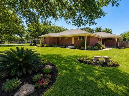 807 W Murrill St, Baytown, TX, 77520-4417 | Card Image