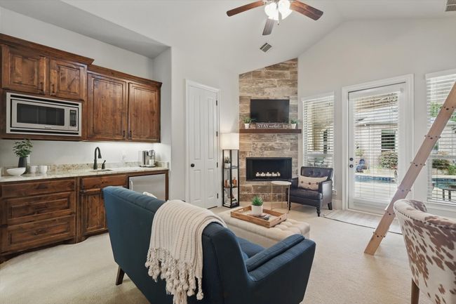 Guest house living room | Image 28