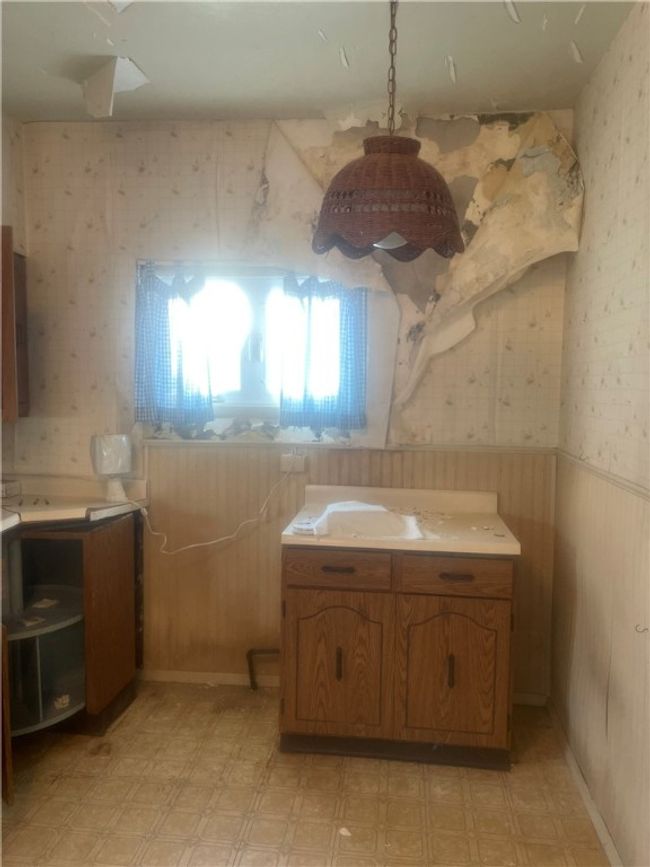 135 Custer Ave, House other with 3 bedrooms, 1 bathrooms and 3 parking in Vandergrift PA | Image 10