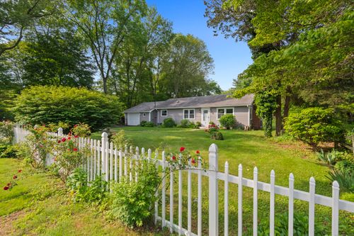 4 Hillside Rd, Old Lyme, CT, 06371-1107 | Card Image