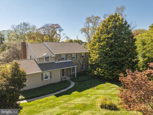 811 Mccomb Ln, Chadds Ford, PA, 19317-9228 | Card Image