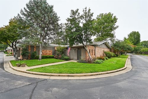 j6-2112 E 60th St, Tulsa, OK, 74105-7015 | Card Image