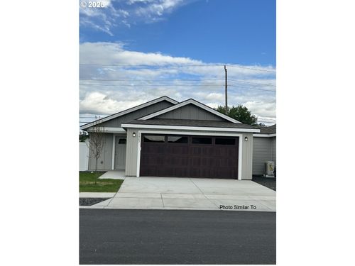 1184 Ne 11th St, Hermiston, OR, 97838-2047 | Card Image