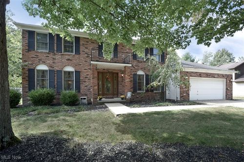 8960 Wildwood Dr, North Royalton, OH, 44133-1154 | Card Image