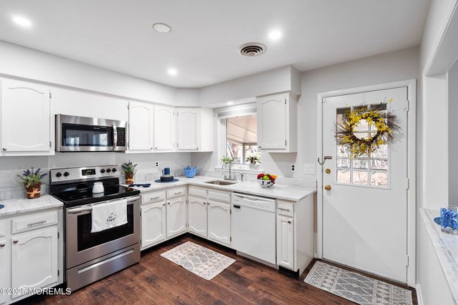 3 Dixon Ct, Home with 2 bedrooms, 2 bathrooms and null parking in Whiting NJ | Image 11