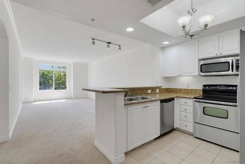 g205-4175 Executive Dr, La Jolla, CA, 92037 | Card Image