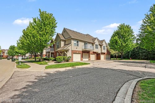 8568 Heywood Cir, Sterling Heights, MI, 48312-3503 | Card Image