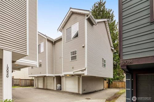 12018 31st Ave Ne, Seattle, WA, 98125-5556 | Card Image