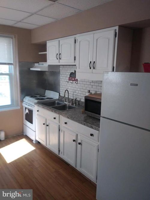 1-618 Dekalb St, BRIDGEPORT, PA, 19405-1136 | Card Image