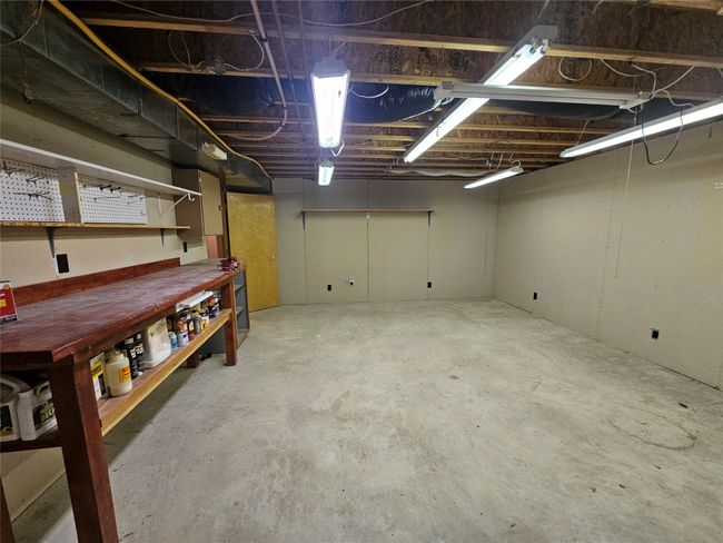 Another view of the work room. Long bench space plus a shelf under the bench top. | Image 30