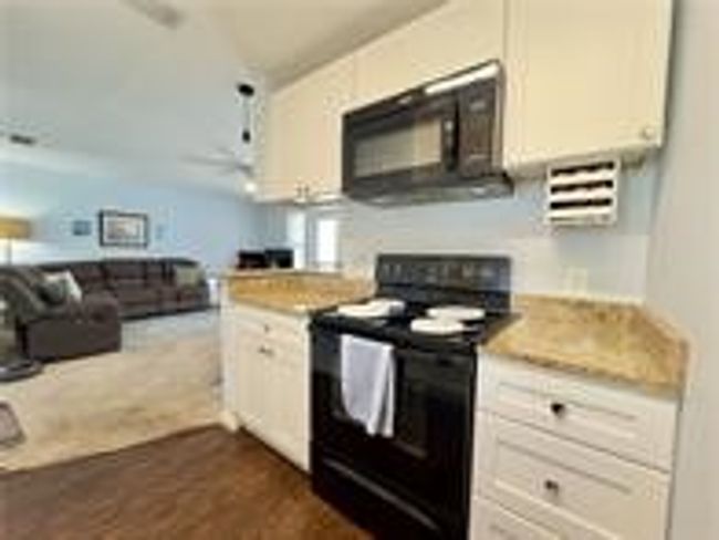 APT-210 - 209 Forest Hls, Condo with 1 bedrooms, 1 bathrooms and 2 parking in Rockport TX | Image 12
