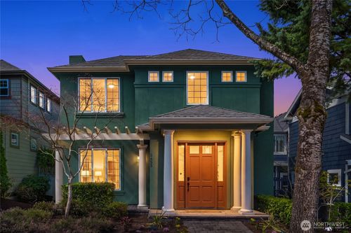 2455 30th Ave Ne, Issaquah, WA, 98029-3617 | Card Image