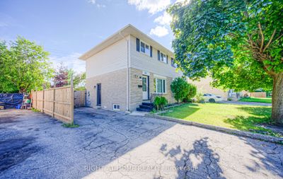 61 Winter Ave, Home with 3 bedrooms, 2 bathrooms and 3 parking in Cambridge ON | Image 1