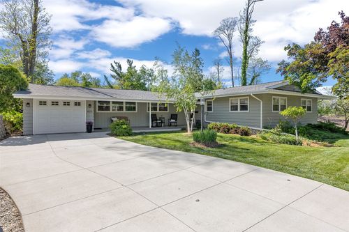 425 Red Fox Rd Se, Cedar Rapids, IA, 52403-2049 | Card Image