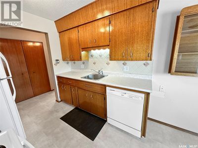 5 - 330 13 Th Ave Ne, Condo with 2 bedrooms, 1 bathrooms and null parking in Swift Current SK | Image 3