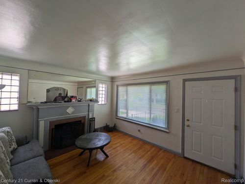 7661 Penrod St, Detroit, MI, 48228-3457 | Card Image