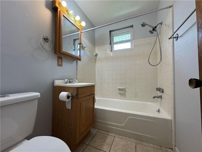Hall - guest bath | Image 20