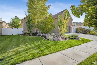 5853 W Whisper Rose Dr S, House other with 5 bedrooms, 2 bathrooms and 6 parking in Herriman UT | Image 2