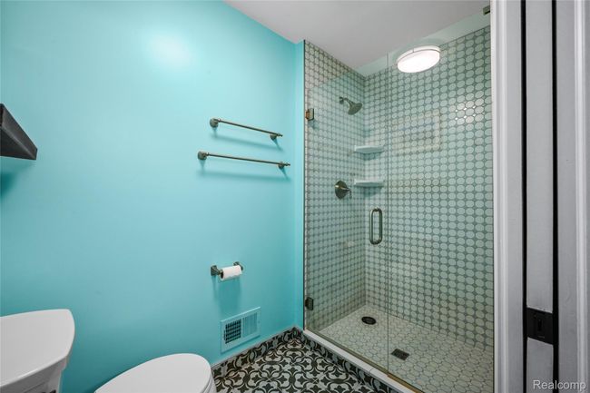 Full Bath | Image 38