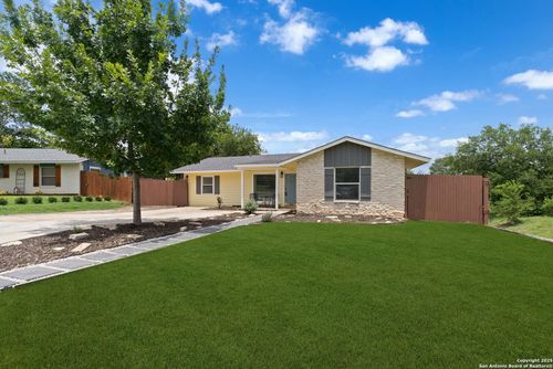 12202 Hollow Glen St, Live Oak, TX, 78233-2801 | Card Image