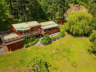 317 Brennand St, House other with 4 bedrooms, 3 bathrooms and null parking in Kaslo BC | Image 1