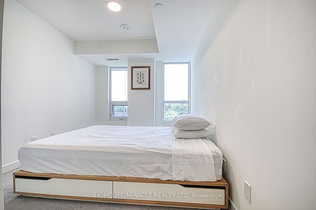 402 - 10 Wilby Cres, Condo with 2 bedrooms, 2 bathrooms and 1 parking in York ON | Image 15